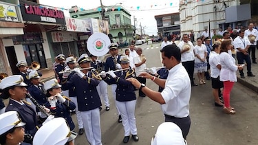 Banda musical del José Daniel Crespo hace recolecta para viajar a Pasadena