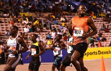 Bolt se lesiona a un mes de los Juegos de Río
