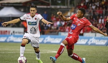 Dos victorias y dos derrotas para los cuatro panameños en la liga costarricense