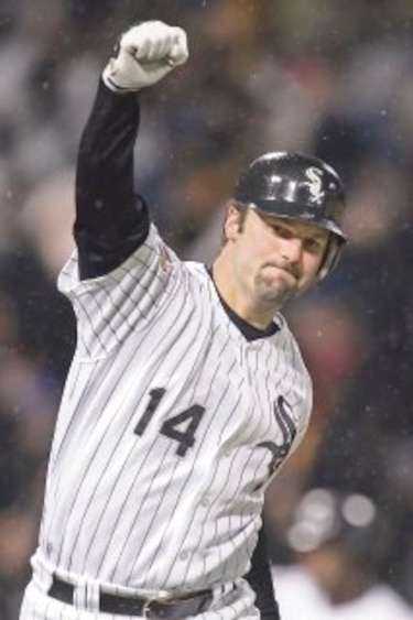 Felices por el regreso del toletero Paul Konerko