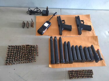 Decomisan armas de fuego y teléfono satelital en cárcel La Joya