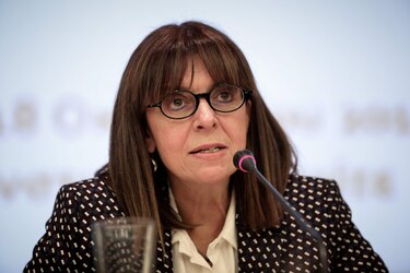 Grecia elige a su primera mujer presidenta de la República