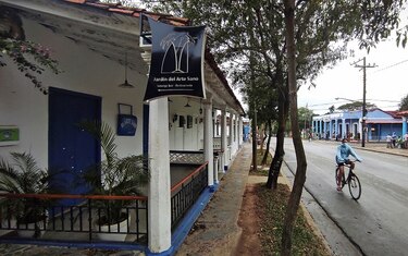 Pueblo turístico de Cuba vuelve a sembrar la tierra ante falta de viajeros