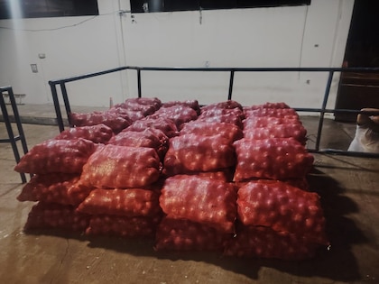 Por qué un cargamento de cebolla importada provocó un tranque y reabrió disputa comercial