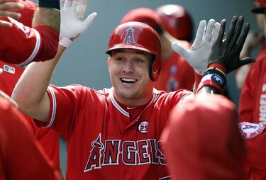 Mike Trout firma con Angelinos el contrato más lucrativo de la historia
