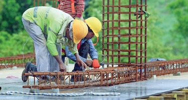 Primeros acuerdos para la reconstrucción económica