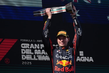 Verstappen imparte una nueva lección magistral en Imola