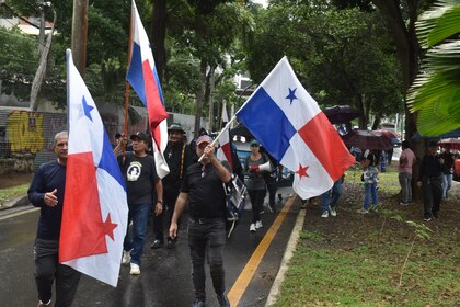 Contratación exprés de educadores: el decreto que desafía a los docentes en paro