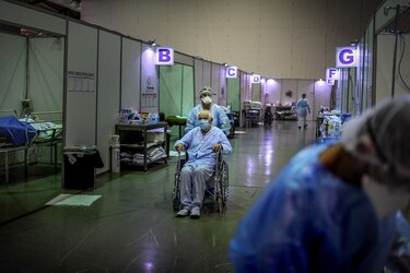 Nuevos contagios de la Covid-19 en el mundo se reducen a la mitad desde enero