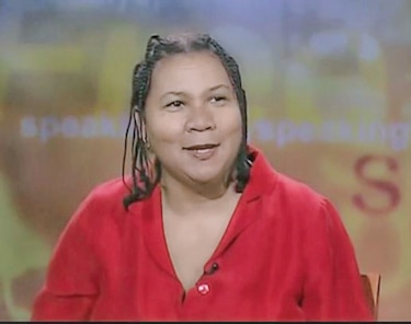 Murió bell hooks, pionera autora feminista afroestadounidense
