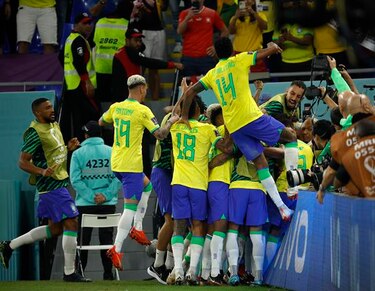 Casemiro manda a Brasil a octavos de final 