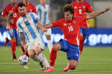 Argentina vence 1-0 a Chile con gol de Lautaro Martínez y pasa a cuartos de final en la Copa América