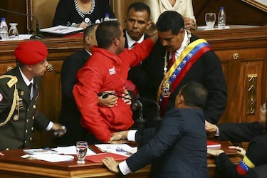 Arrestan a hombre que burló seguridad de investidura de Maduro