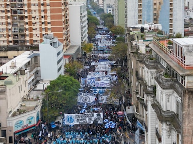 Gremios de Argentina rechazan reformas de Milei y ratifican huelga nacional para el 9 de mayo