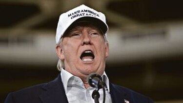 Donald Trump corteja a los latinos