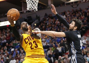 Cavaliers frenan a los Timberwolves