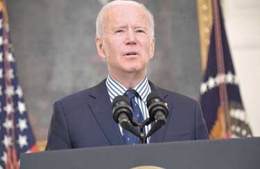 Biden celebra aprobación en el Senado del plan de rescate