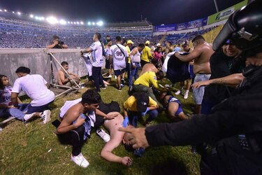 Fiscalía de El Salvador acusa penalmente a 5 personas por la muerte de 9 aficionados