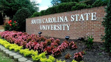 Dos fallecidos y un herido deja un tiroteo en complejo residencial universitario en Carolina del Sur