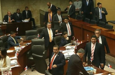 Valderrama pide explicación a De León tras atraso en comienzo de la sesión de la AN