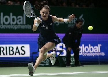 Radwanska y Sharapova se clasifican a semifinales del Masters WTA