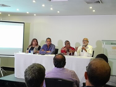 Debate por licitación de hemodiálisis de la CSS: dos versiones diferentes de los pacientes