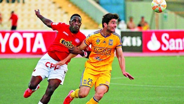 Luis Tejada firma con el Sports Boys