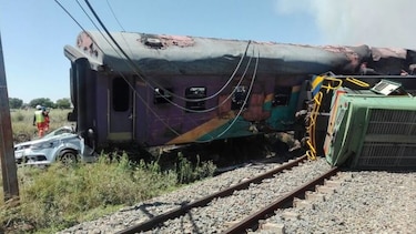 Rescatistas: accidente de tren causa 4 muertos en Sudáfrica