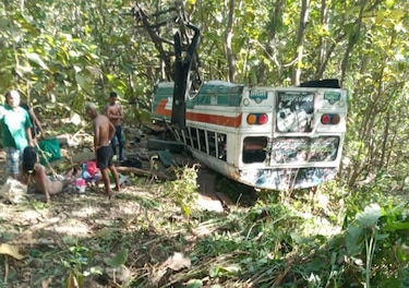 Al menos 38 personas resultaron heridas tras el vuelco de un bus en Capira