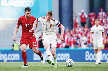Bélgica pasa a octavos y Dinamarca se queda sin rendir homenaje a Eriksen