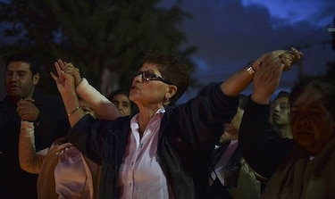 Habitantes de la Ciudad de México realizan homenaje a víctimas del terremoto