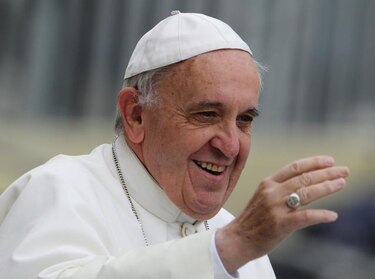 El papa, enfadado por la lujosa comida en Vaticano durante las canonizaciones
