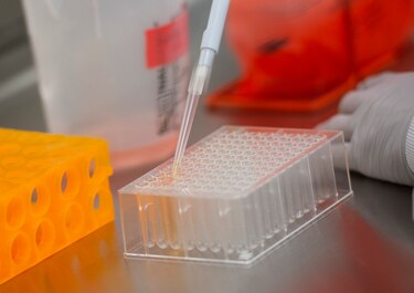 Algunos fabricantes adelantan que vacunas contra el coronavirus no estarán a precio de costo