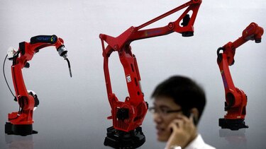 Robots en los almacenes traen un inesperado beneficio