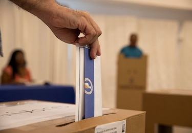 El presidente dominicano Luis Abinader gana ampliamente las primarias y optará por la reelección