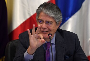 Lasso pide renuncia a su gabinete al cumplir primer año de gobierno en Ecuador