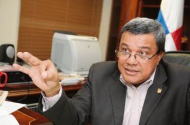 Fiscal electoral desafía a los magistrados del TE