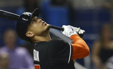 Beisbolista Giancarlo Stanton sufre fracturas en el rostro por pelotazo