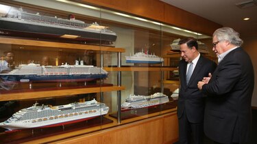 Presidente se reúne con ejecutivos de Carnival y Royal Caribbean en Miami