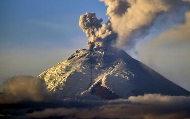 Advierten incremento actividad eruptiva del volcán Cotopaxi