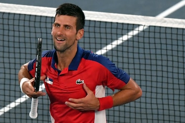 Novak Djokovic luchará por medallas tras ganar a Kei Nishikori