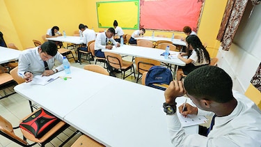 Colegios públicos miden conocimientos