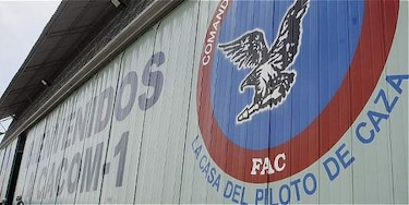 Mueren 12 militares en accidente de avión en Colombia