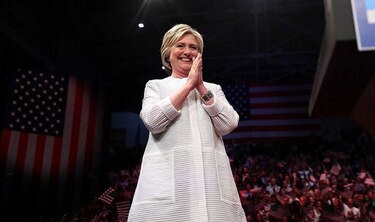 Clinton celebra su candidatura presidencial como un 'hito' en EU