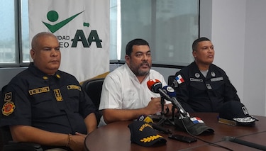 Fuego en cerro Patacón: bomberos lo controlan en 60%; AAUD prepara denuncia penal