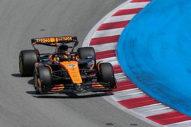 Piastri lidera doblete de McLaren en Montmeló