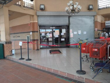 Cierran súper 99 en David por relajar las normas de bioseguridad