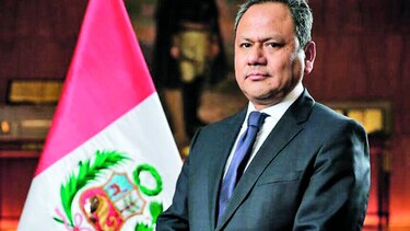 Ministro nombró a novia como asesora