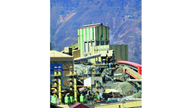 $990 millones en aportes de Codelco