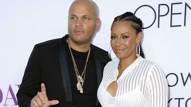 Ex Spice Girl acusa a su esposo de abuso en documentos de la Corte